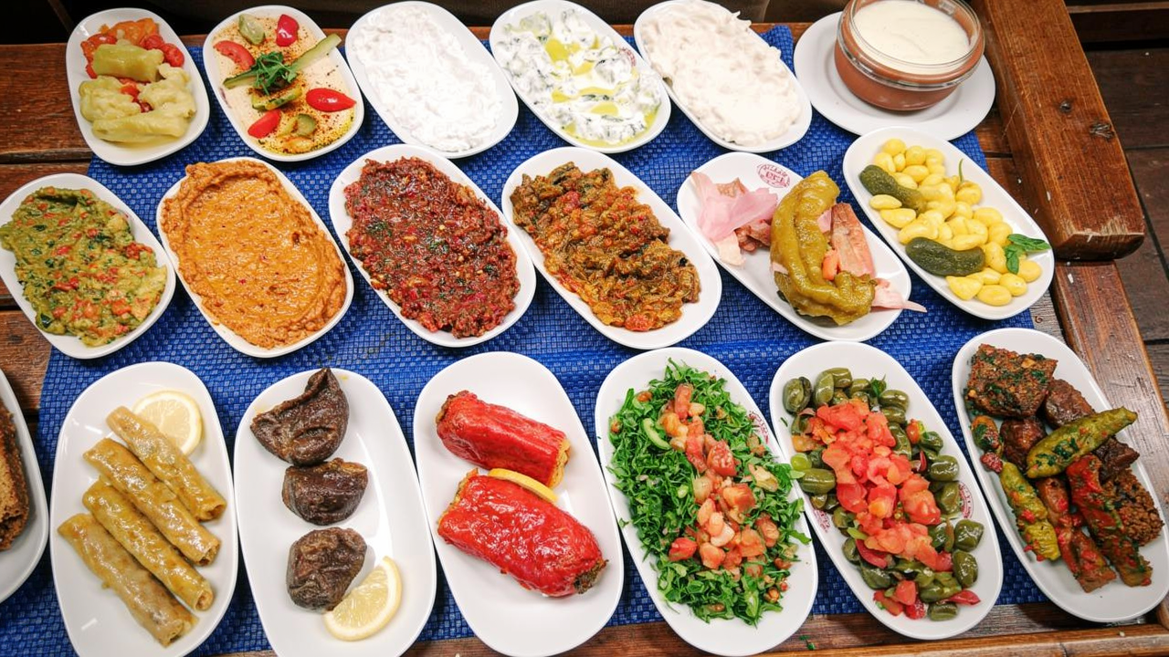 Balık Öncesi Soğuk Meze Tabağı Nasıl Seçilir?